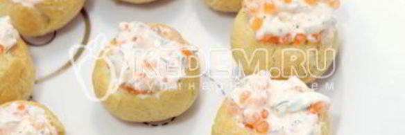 профитроли с икрой и творожной начинкой