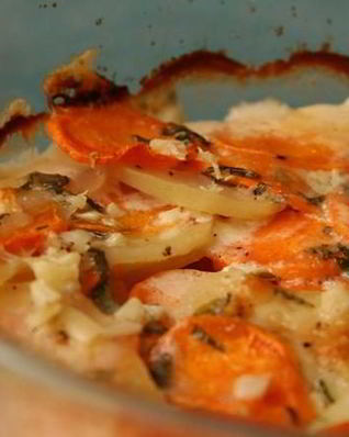 Картофельная запеканка с сырным соусом