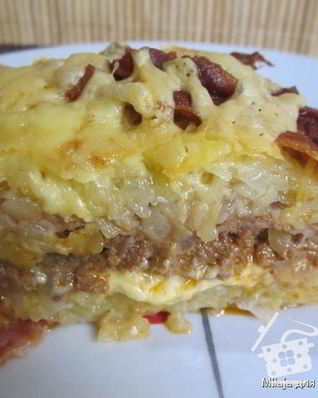 Картофельно-мясная запеканка с беконом и сыром