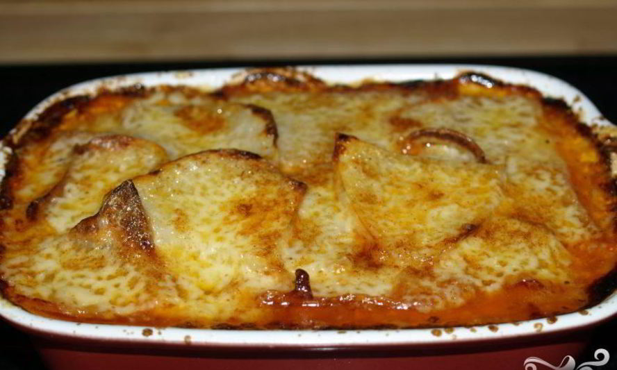 Рецепт колбасной запеканки с помидорами и фасолью