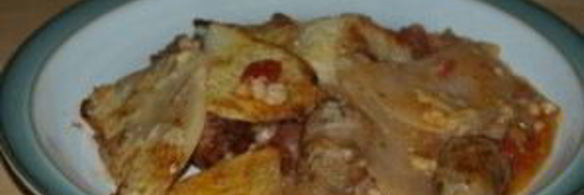 колбасная запеканка с помидорами и фасолью