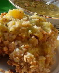 Овсяная запеканка с соусом из киви и апельсина