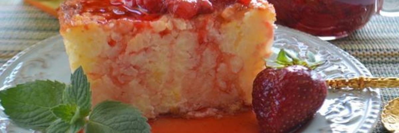 Рисовая запеканка с клубничным соусом