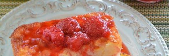 рисовая запеканка с клубничным соусом