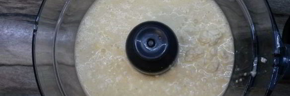 творожная запеканка под бруснично-банановым соусом