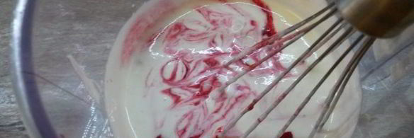 творожная запеканка под бруснично-банановым соусом