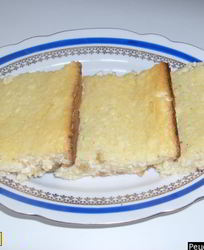 Творожная запеканка с изюмом и манкой в духовке