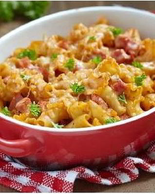 Запеканка из макарон с ветчиной и грибами