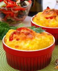 Запеканка из цветной капусты с индейкой и помидорами