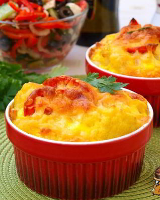 Запеканка из цветной капусты с индейкой и помидорами