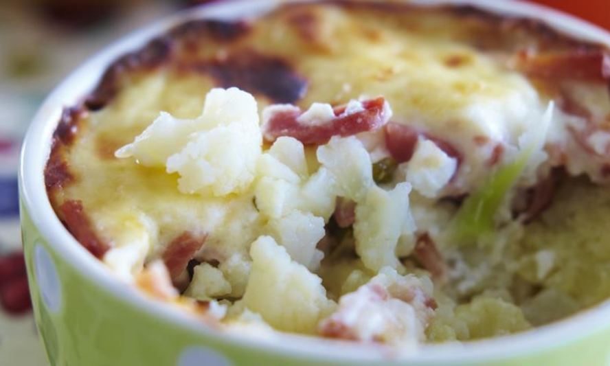 Рецепт запеканки из цветной капусты с сырным соусом