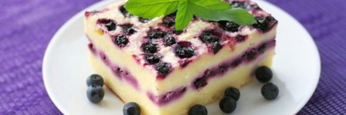 Запеканка из творога с черной смородиной