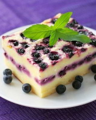 Запеканка из творога с черной смородиной