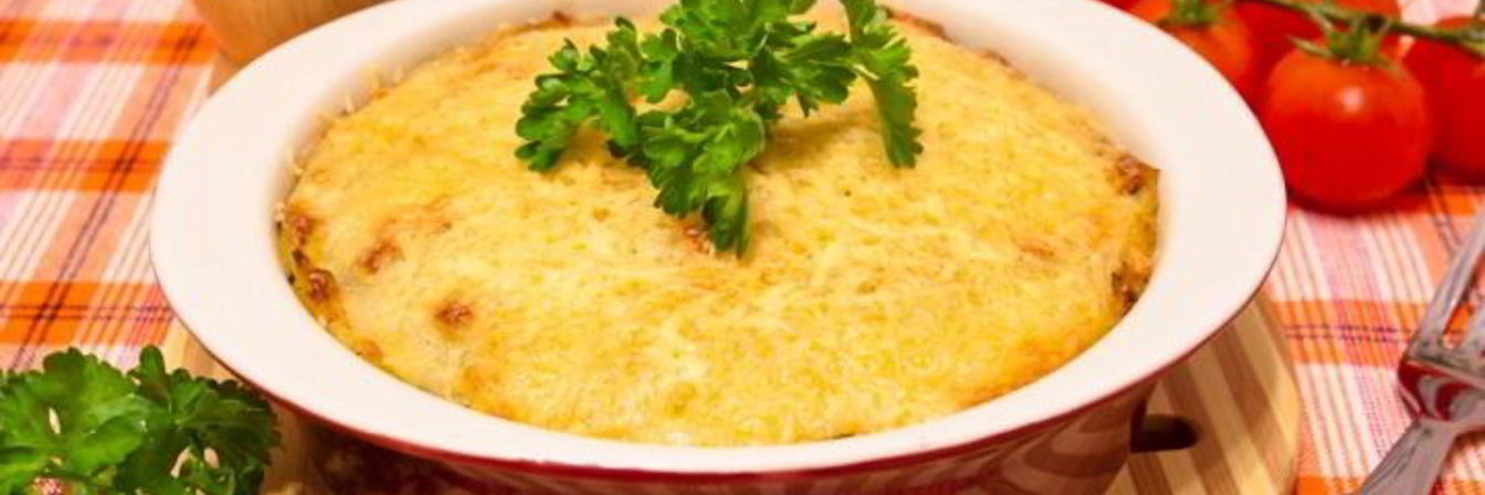 Запеканка с куриным филе, грибами и картофельным пюре