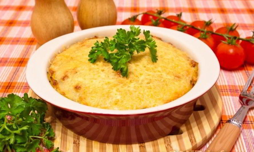 Рецепт запеканки с куриным филе, грибами и картофельным пюре