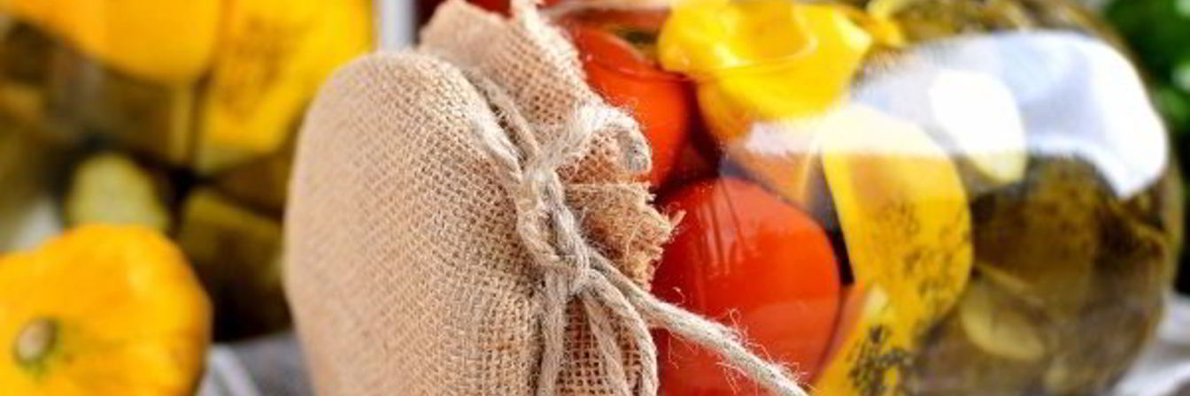 Ассорти из помидоров, огурцов и патиссонов на зиму