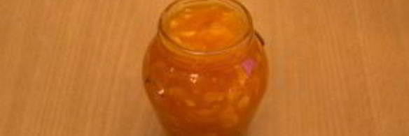 абрикосовый джем с миндальными лепестками