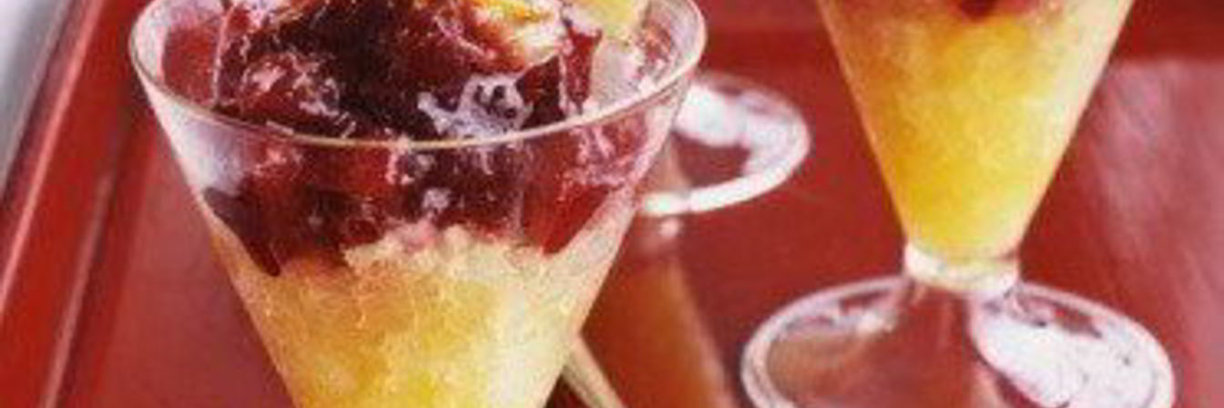 Апельсиновая гранита с ягодным джемом