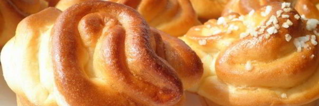 Ароматные дрожжевые булочки с джемом