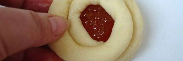 булочки с апельсиновым джемом