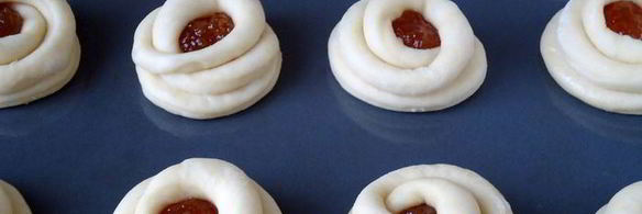 булочки с апельсиновым джемом