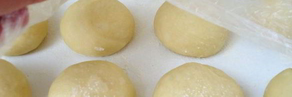 булочки с апельсиновым джемом