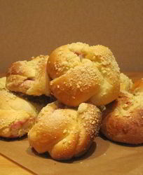 Булочки-узелки с джемом