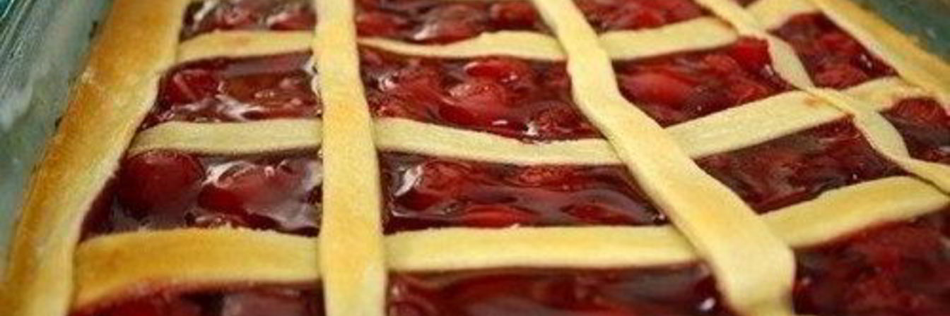 Чизкейк из слоеного теста с вишневым джемом