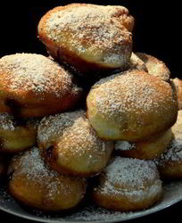 Донаты с малиновым джемом