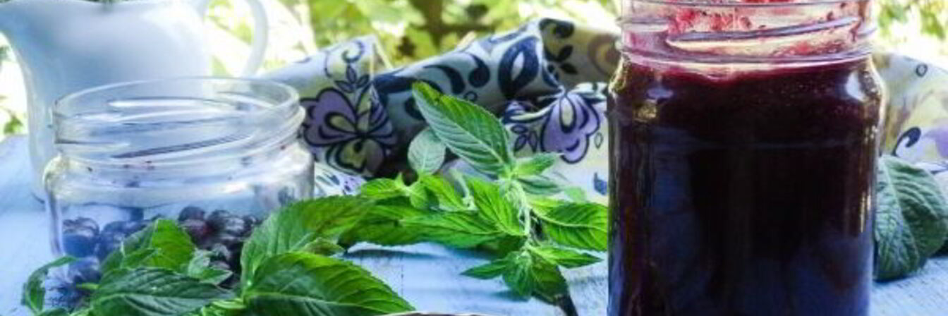 Кабачковый джем с черной смородиной