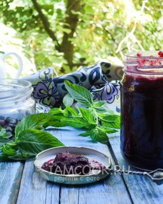 Кабачковый джем с черной смородиной