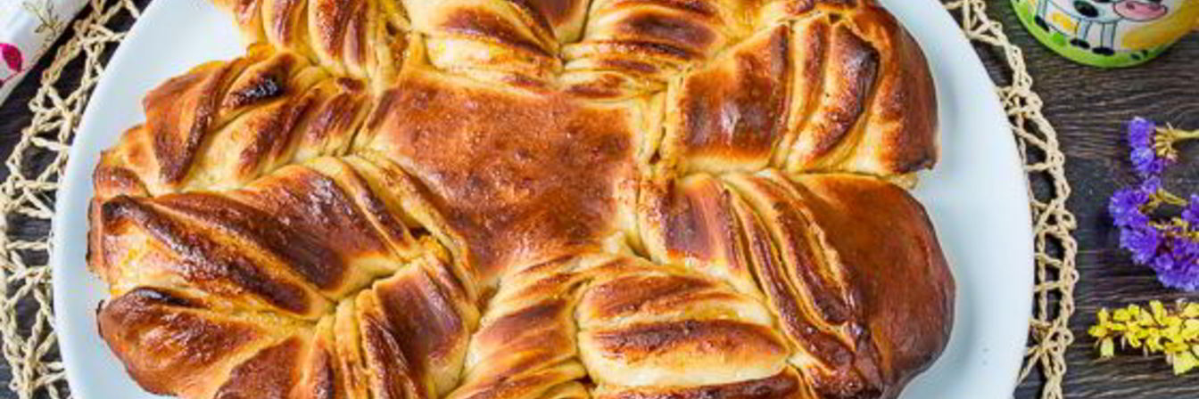 Крученая булка с абрикосовым джемом