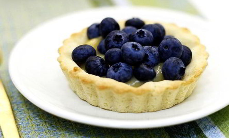 Рецепт лимонных корзиночек с черникой и джемом