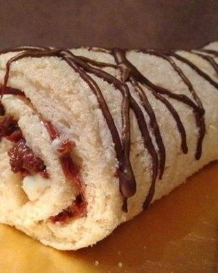 Очень быстрый рулет с джемом к чаю