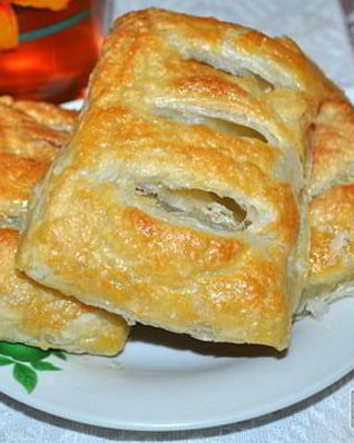 Полоски с джемом из слоеного теста