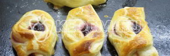 расстегаи с черничным джемом