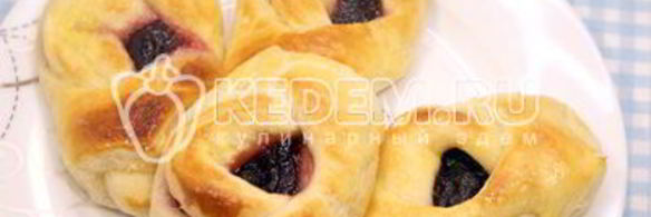 расстегаи с черничным джемом