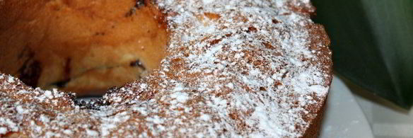 сдобный венок с маком и сливовым джемом