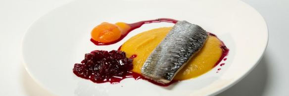 сельдь конфи с пармантье и свекольным джемом