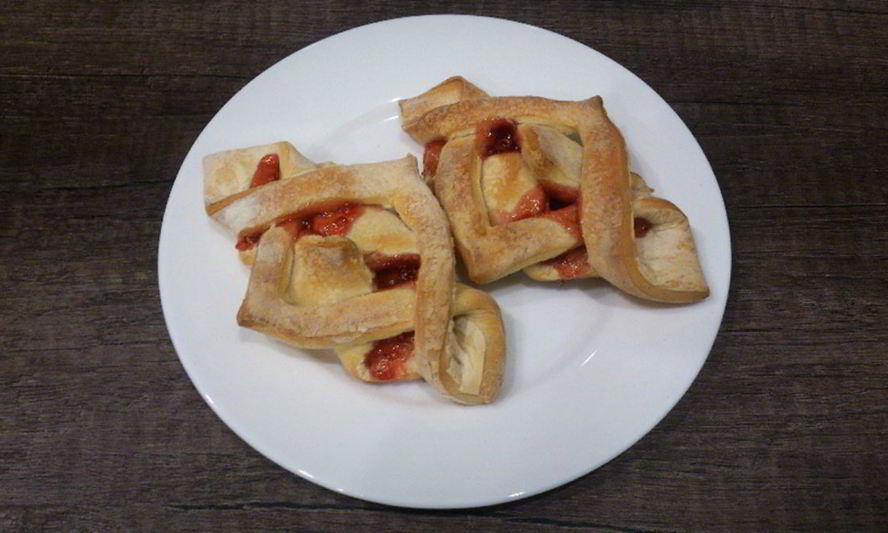 Рецепт слоеных булочек с малиновым джемом