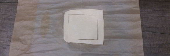 слоеные булочки с малиновым джемом