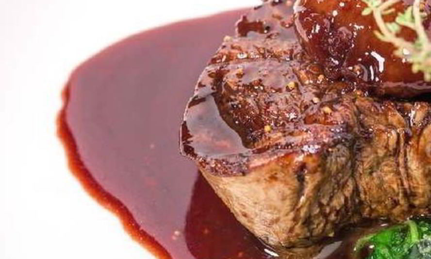 Рецепт сочной говядины с джемом из красной смородины