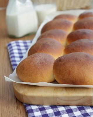 Ванильные сдобные булочки с джемом