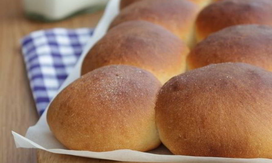 Рецепт ванильных сдобных булочек с джемом