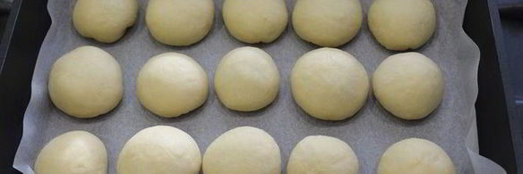 ванильные сдобные булочки с джемом