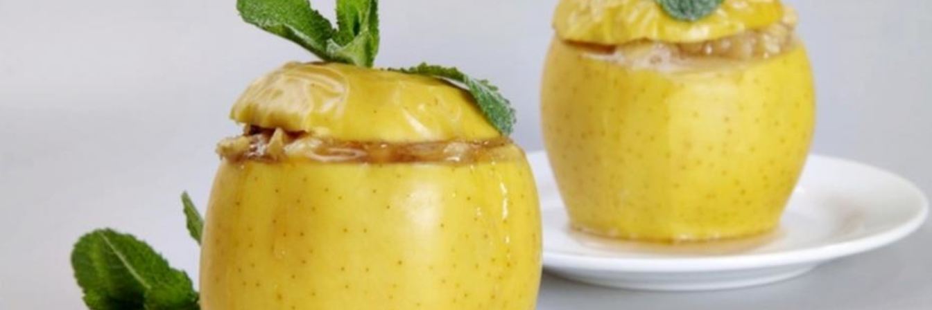 Запеченные яблоки с бананом и абрикосовым джемом