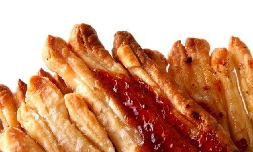 Рецепт жареного в тесте камамбер с клюквенным джемом