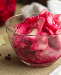 Капуста кусками со свеклой на зиму