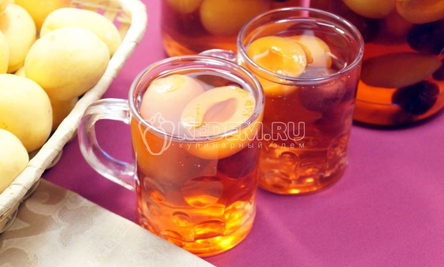 Рецепт компота из абрикосов и черешни на зиму