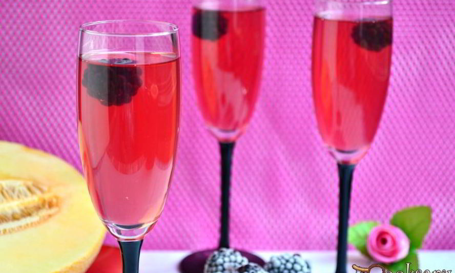 Рецепт компота из дыни и ежевики